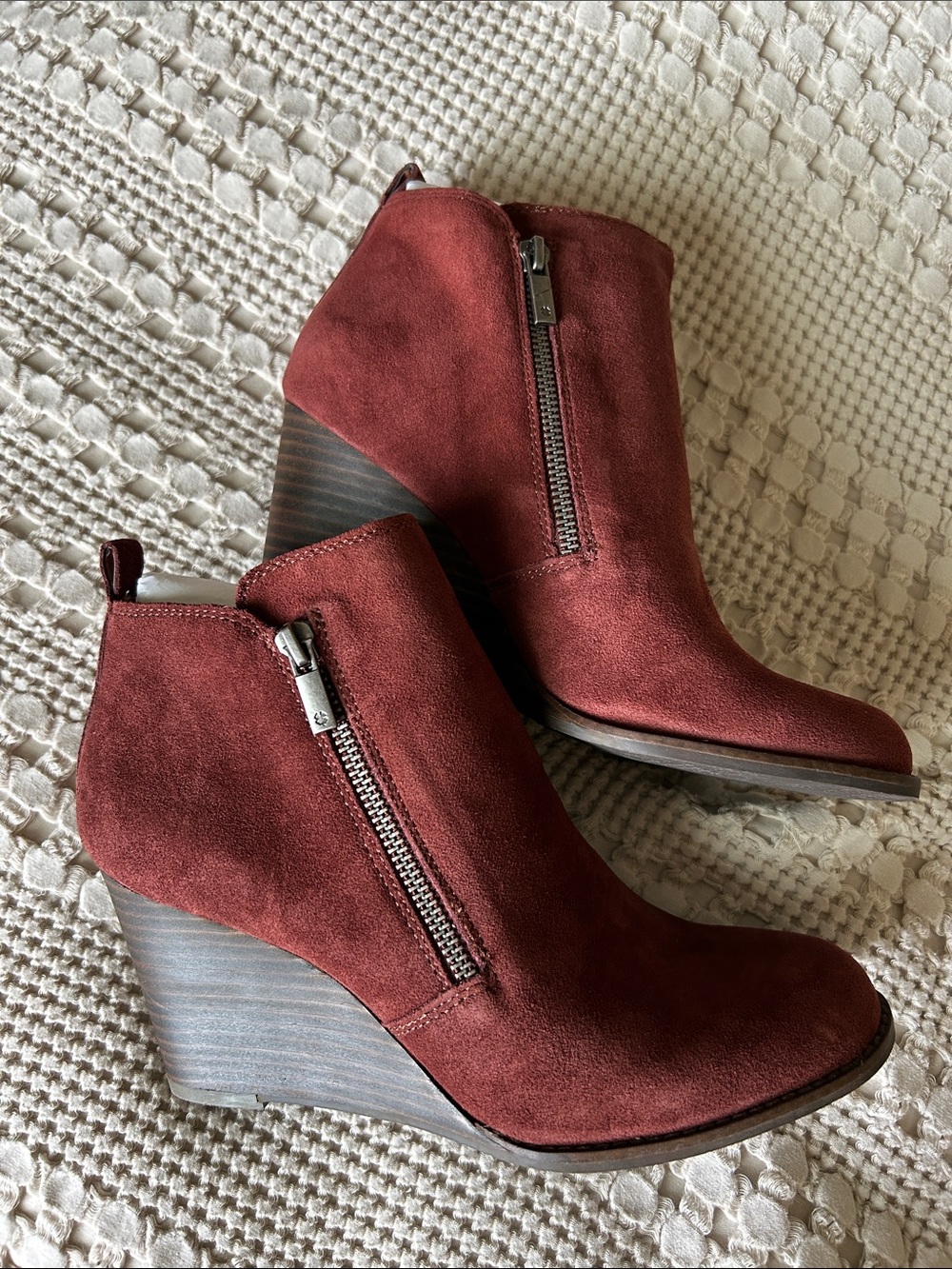 NWT Lucky Brand Burgundy Suede Wedge Ankle Booties with Side Zips size 9.5